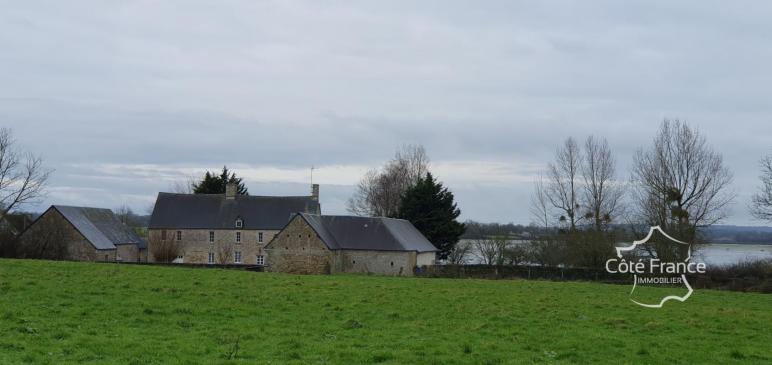 BELLE FERME FORTIFIEE  VUE SUR LES MARAIS