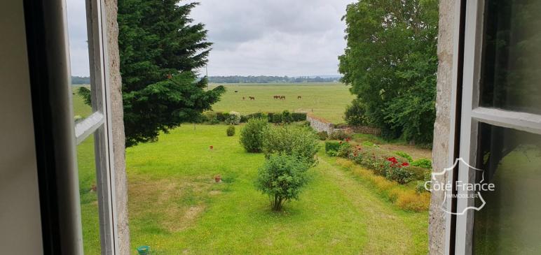 BELLE FERME FORTIFIEE  VUE SUR LES MARAIS