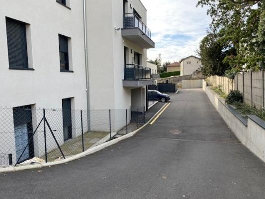 ST JEAN BONNEFOND LE FONTIUM - PARKING EN EXTERIEUR