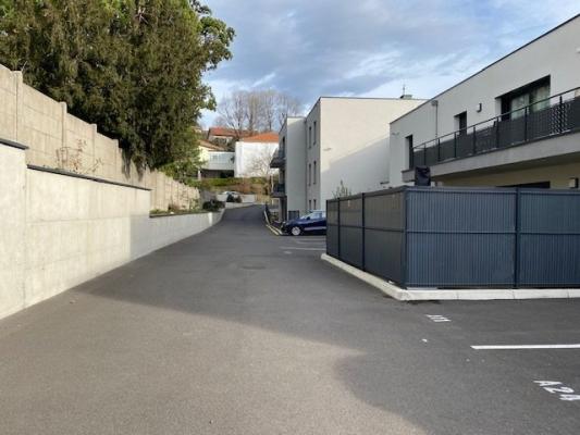 ST JEAN BONNEFOND LE FONTIUM - PARKING EN EXTERIEUR