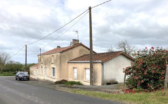 BAISSE DE PRIX! Maison à Rénover à 5km de L'ABSIE, 15 km COULONGES SUR L'AUTIZE