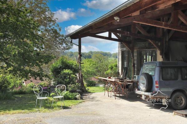 Trés jolie Maison Familiale en Pierre sur Terrain entièremen