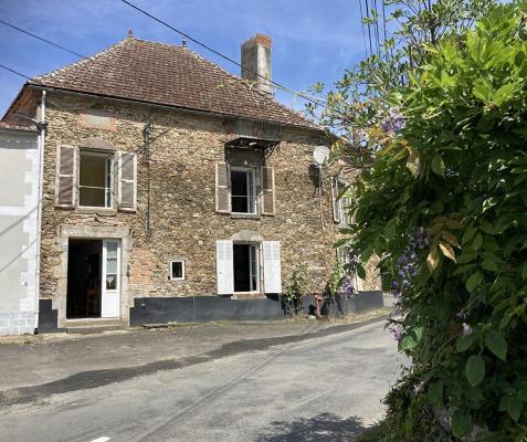 Grande Maison de Bourg avec garage et jolie cour