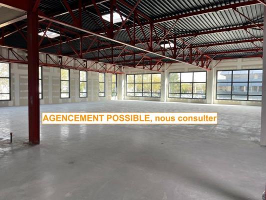 Local divisible de 409 m2 en PMR + places parking privatives