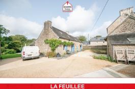 FINISTERE - Ploudalmézeau (29830) - A VENDRE - TERRAIN - CENTRE VILLE - 880 M² - EXPOSITION SUD - PROCHE TOUTES COMMODITES - STATIONNEMENT CAMPING CAR/BATEAU POSSIBLE