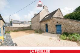 FINISTERE - Ploudalmézeau (29830) - A VENDRE - TERRAIN - CENTRE VILLE - 880 M² - EXPOSITION SUD - PROCHE TOUTES COMMODITES - STATIONNEMENT CAMPING CAR/BATEAU POSSIBLE