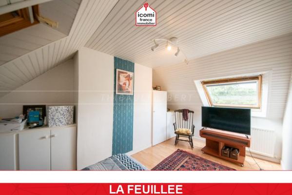 FINISTERE - Ploudalmézeau (29830) - A VENDRE - TERRAIN - CENTRE VILLE - 880 M² - EXPOSITION SUD - PROCHE TOUTES COMMODITES - STATIONNEMENT CAMPING CAR/BATEAU POSSIBLE