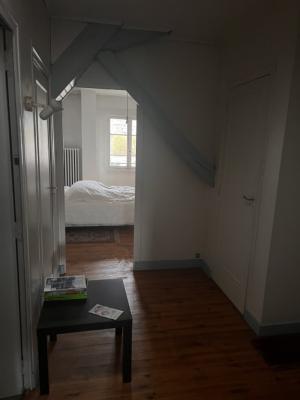 Saint-Etienne centre, appartement 50m2 Carrez et plus, sous les toits