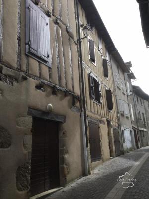 Exclusivité: Maison de village à rénover Maurs