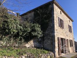 Maison en pierre avec de belles vues et un grand jardin Mont