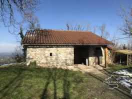 Maison en pierre avec de belles vues et un grand jardin Mont