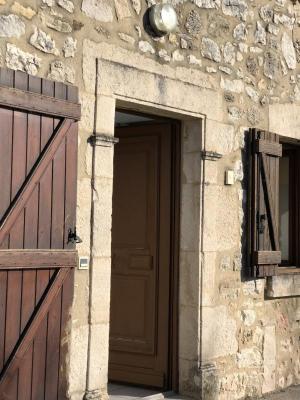 Maison en pierre avec de belles vues et un grand jardin Mont