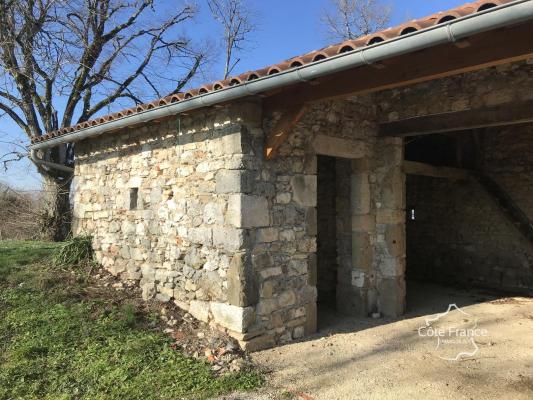 Maison en pierre avec de belles vues et un grand jardin Mont