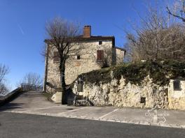 Maison en pierre avec de belles vues et un grand jardin Mont