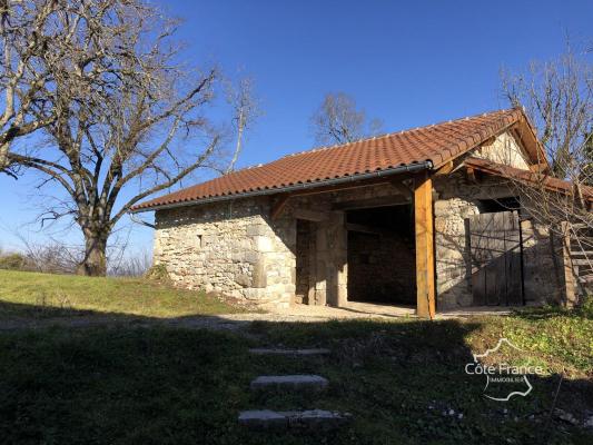 Maison en pierre avec de belles vues et un grand jardin Mont