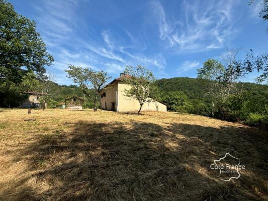 Très charmante maison Auvergnate à rénover, avec beau jardin