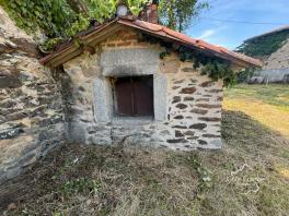 Très charmante maison Auvergnate à rénover, avec beau jardin