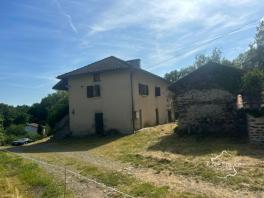 Très charmante maison Auvergnate à rénover, avec beau jardin