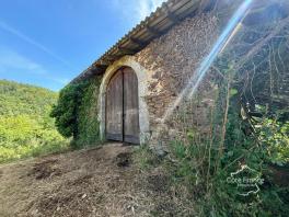 Très charmante maison Auvergnate à rénover, avec beau jardin