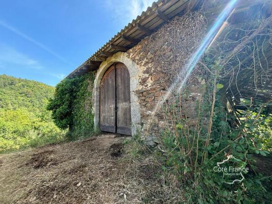 Très charmante maison Auvergnate à rénover, avec beau jardin