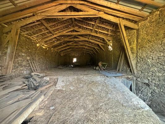 Très charmante maison Auvergnate à rénover, avec beau jardin