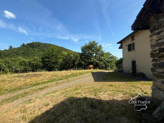 Très charmante maison Auvergnate à rénover, avec beau jardin