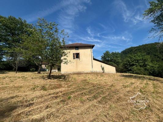 Très charmante maison Auvergnate à rénover, avec beau jardin