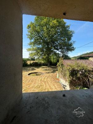 Très charmante maison Auvergnate à rénover, avec beau jardin