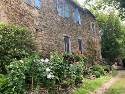 Grande maison de campagne avec gîtes avec des belles vues