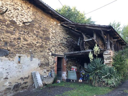 Corps de ferme avec dépendances à la campagne St Etienne-de-