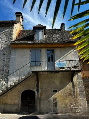 Jolie maison de village avec vue sur le Lot à Vieillevie (15