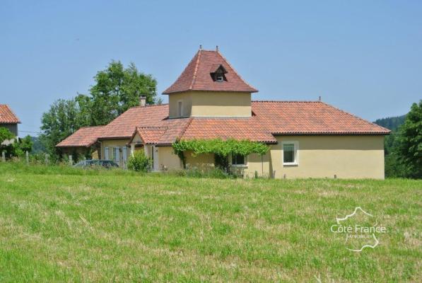 Très belle maison moderne plein pied avec piscine à vendre p