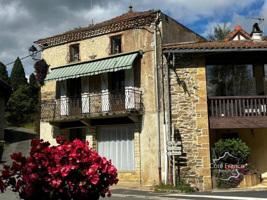 Maison de village avec local commercial et grande jardin, ga