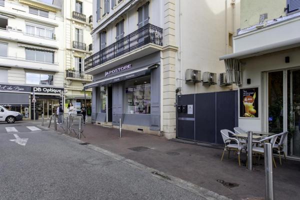 Local en copropriété - 49 m² - Cannes (06)