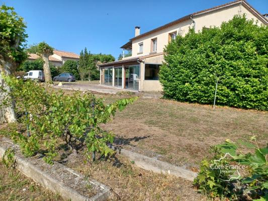 Maison de 270 m2 sur deux niveaux pour deux habitations poss