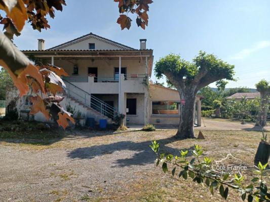 Maison de 270 m2 sur deux niveaux pour deux habitations poss