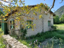 Maison en pierres de 143 m2 sur deux niveaux, avec piscine