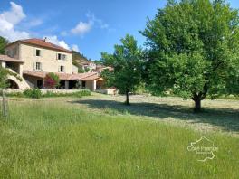 Maison en pierres de 143 m2 sur deux niveaux, avec piscine