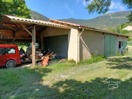 Maison en pierres de 143 m2 sur deux niveaux, avec piscine