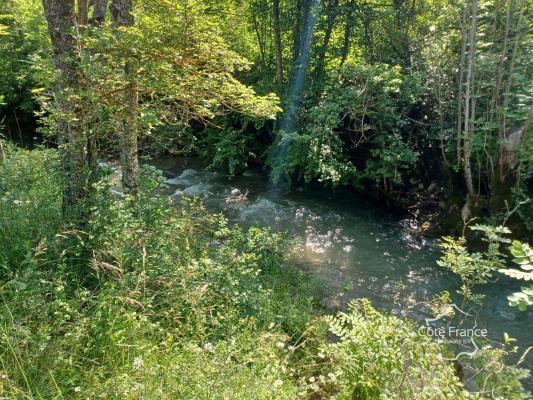 Maison en pierres de 143 m2 sur deux niveaux, avec piscine