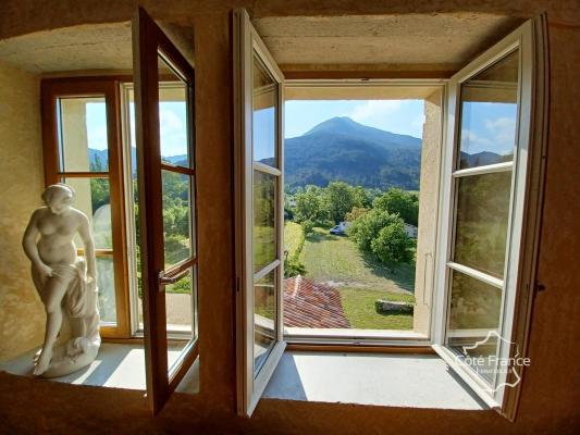 Maison en pierres de 143 m2 sur deux niveaux, avec piscine