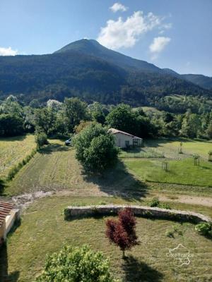 Maison en pierres de 143 m2 sur deux niveaux, avec piscine