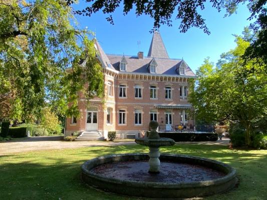 Maison spacieuse de 225 m2 avec 4 chambres et jardin