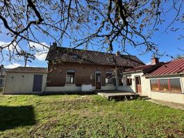 Ancien corps de ferme avec maison de 130 m2 et terrain de 4555 m2