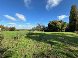 Ancien corps de ferme avec maison de 130 m2 et terrain de 4555 m2