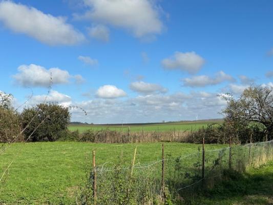 Ancien corps de ferme avec maison de 130 m2 et terrain de 4555 m2