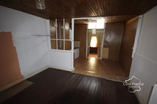 GIVET Maison d'habitation sur 3 niveaux, proche des commerce