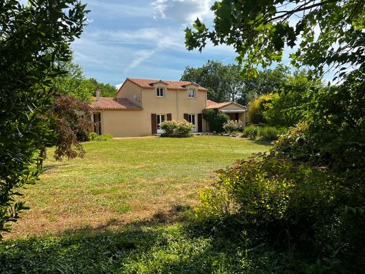 Maison Valence En Poitou 190 m2