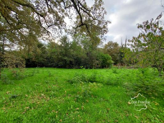 Terrain constructible au calme et libre de tout constructeur