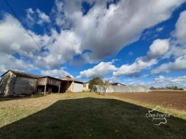 Propriété de 2 hectares comprenant une ferme et plusieurs dé